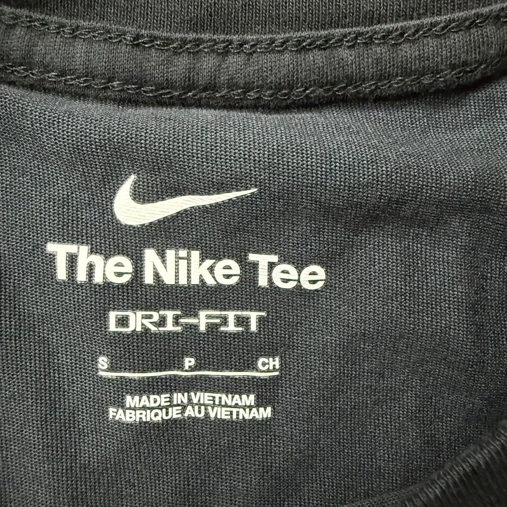 Nike T-Shirt Men Small Black‎ Excellent Dri-FIT Performance Graphic Short Sleeve